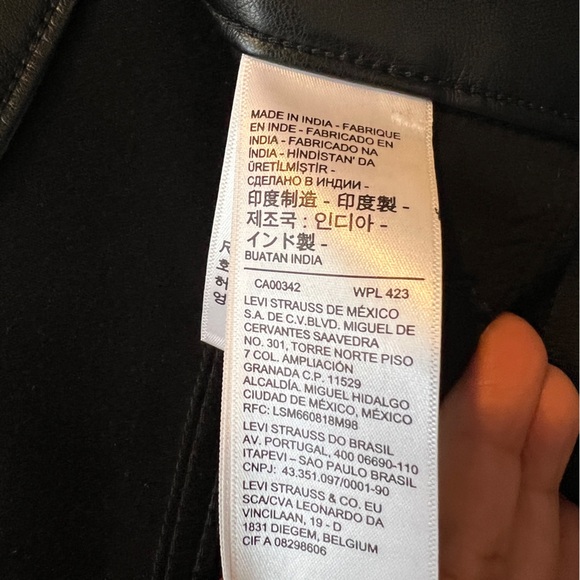 Levi’s FAUX LEATHER BAGGY DAD WOMEN'S PANTS - Picture 12 of 15